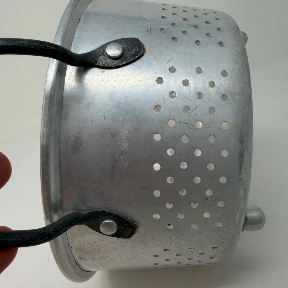 DO NOT PURCHASEVintage Royal Chef Aluminum Colander USA Strainer Farmhouse Rusti